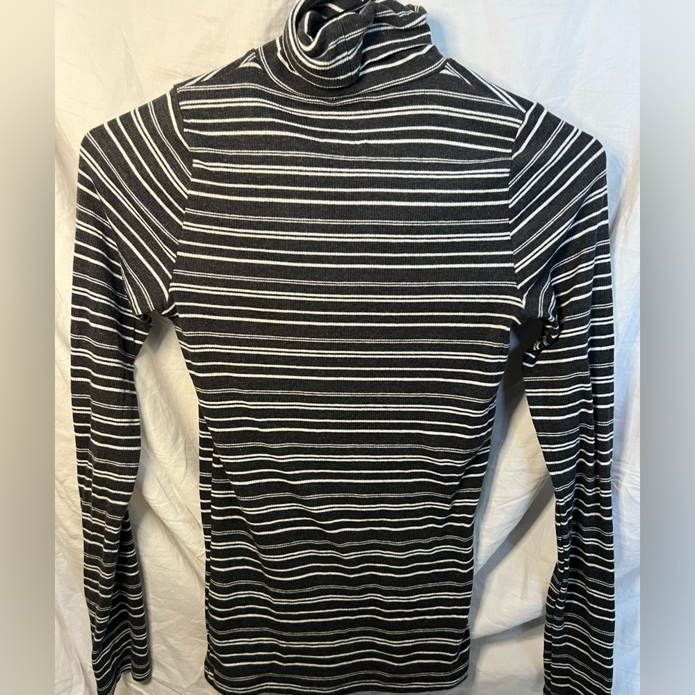 Hollister stripped long sleeve turtle neck